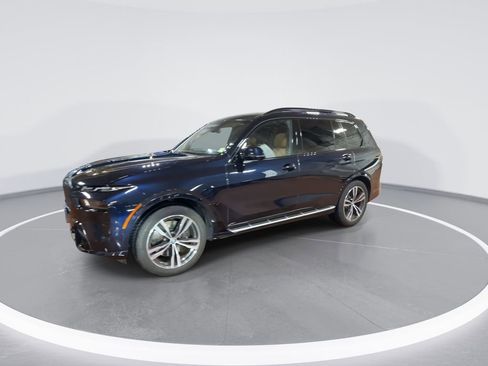 Certified 2024 BMW X7 xDrive40i w/ M Sport Package image 4