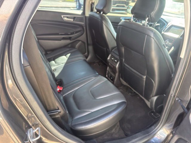 Used 2018 Ford Edge Titanium w/ Equipment Group 301A AWD/4WD image 23