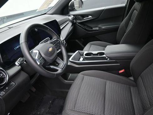 Used 2025 Chevrolet Equinox LT FWD image 12