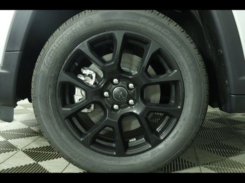 New 2026 Jeep Compass Latitude image 13