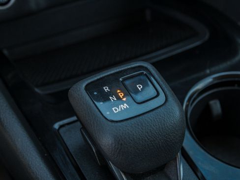 Used 2021 Nissan Rogue SV AWD/4WD image 17