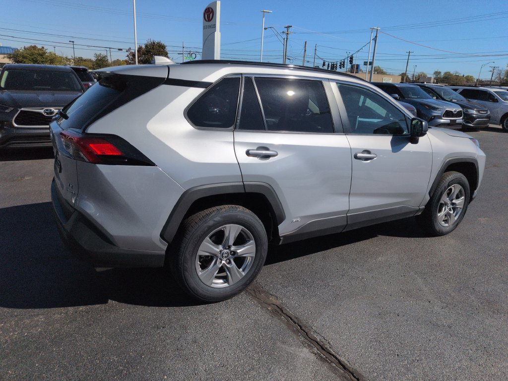 Certified 2024 Toyota RAV4 LE AWD/4WD image 5
