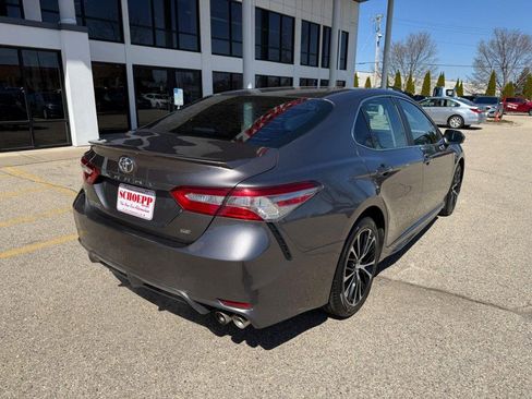 Used 2018 Toyota Camry SE image 5
