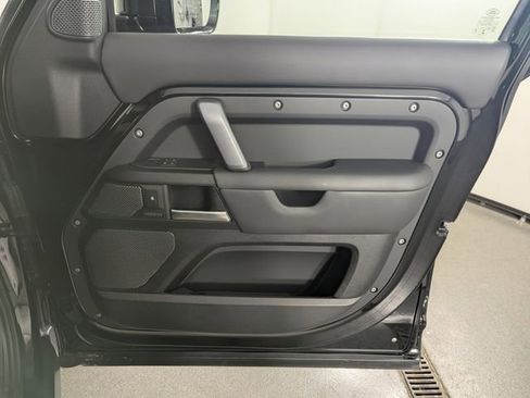 Used 2022 Land Rover Defender 110 V8 AWD/4WD image 23