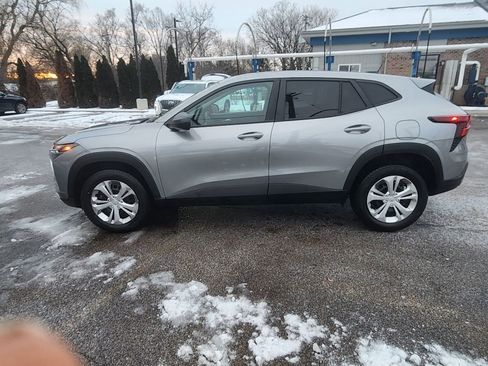 Used 2024 Chevrolet Trax LS image 4