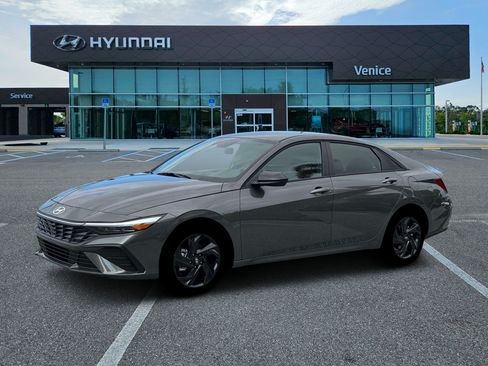New 2026 Hyundai Elantra SEL Sport FWD image 2