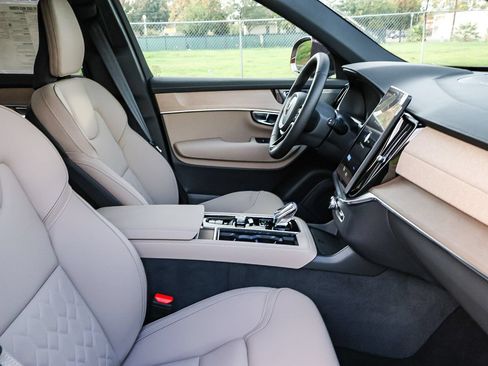 Used 2026 Volvo XC90 B5 Plus w/ Protection Package AWD/4WD image 16