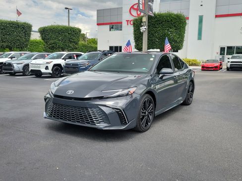 Used 2025 Toyota Camry XSE FWD image 5