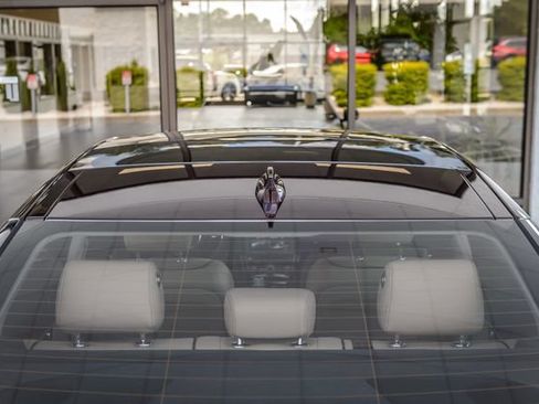 Used 2016 Jaguar XJ R-Sport RWD image 10