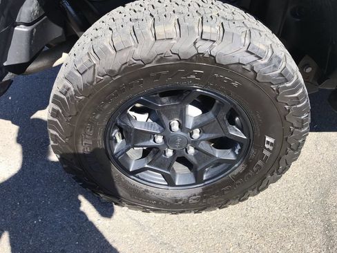 Used 2023 Jeep Wrangler Unlimited Rubicon 4xe AWD/4WD image 29