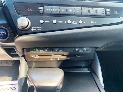 Used 2022 Lexus ES 300h FWD image 12