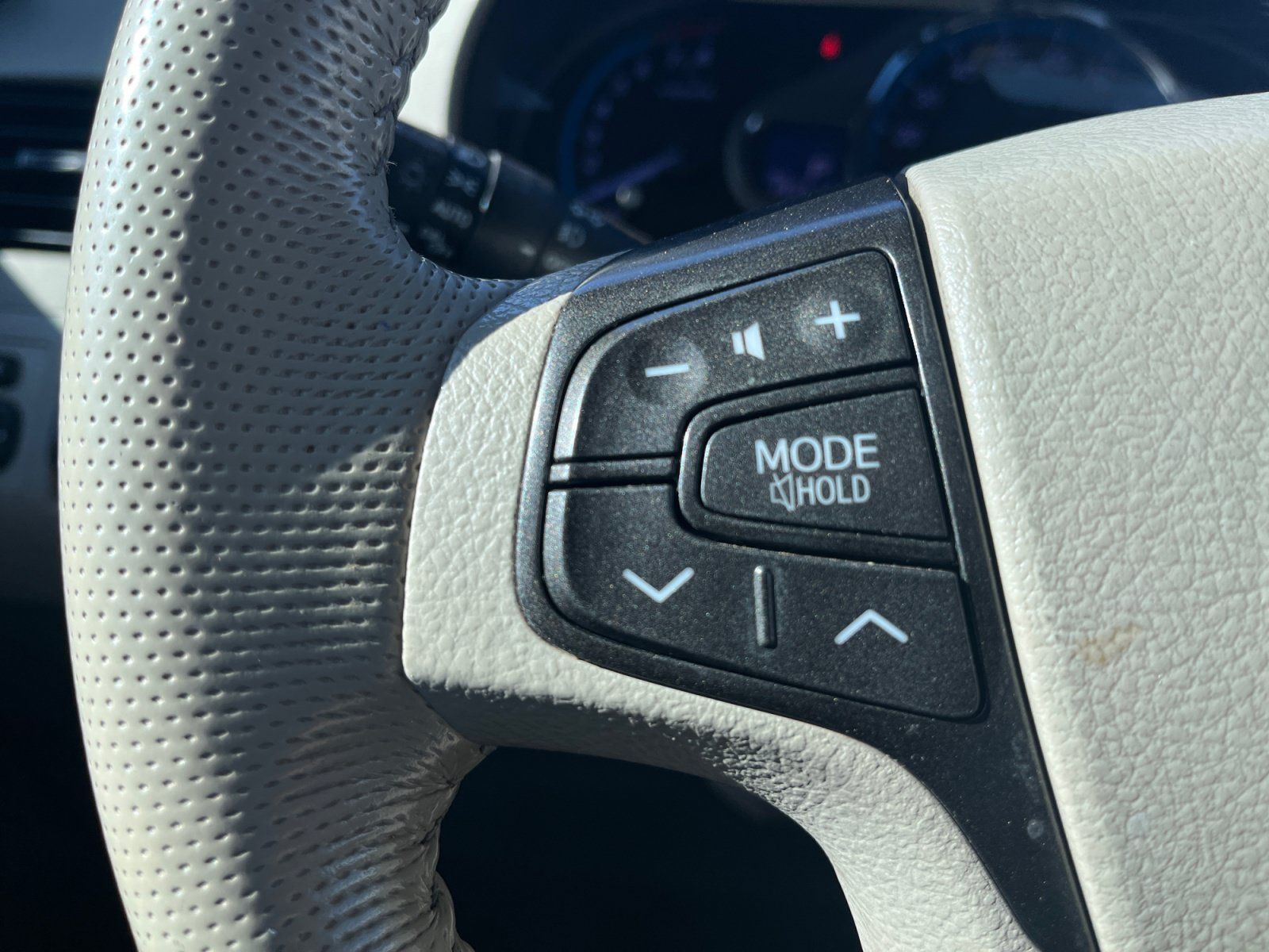 Used 2014 Toyota Sienna XLE w/ XLE Premium Package FWD image 19