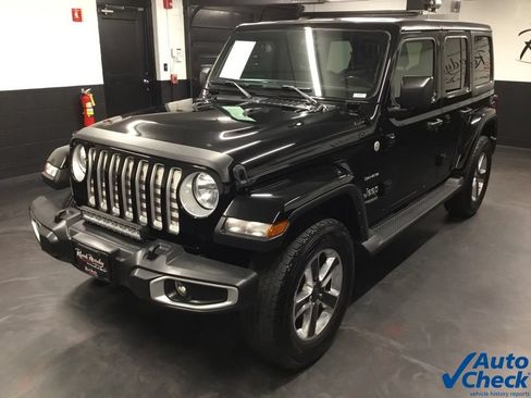 Used 2022 Jeep Wrangler Unlimited Sahara w/ Cold Weather Group AWD/4WD image 6
