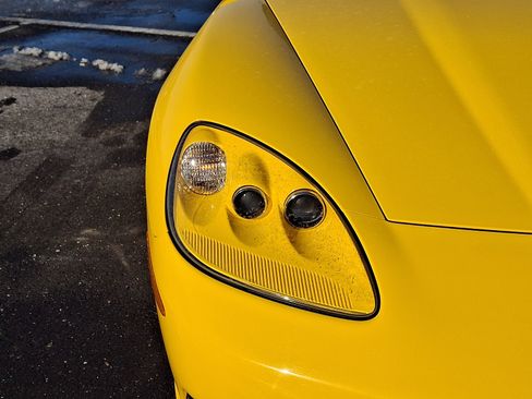 Used 2005 Chevrolet Corvette w/ Preferred Equipment Group image 13