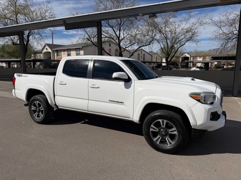 Used 2017 Toyota Tacoma TRD Sport w/ Tow Package image 29