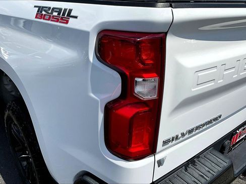 Used 2019 Chevrolet Silverado 1500 LT Trail Boss AWD/4WD image 23