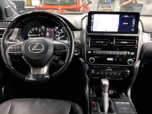Used 2023 Lexus GX 460 Premium w/ Accessory Package image 16