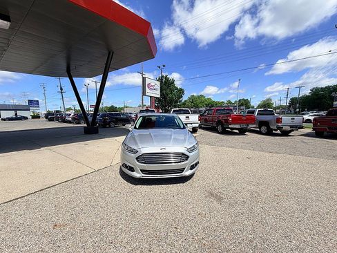 Used 2013 Ford Fusion SE FWD image 4