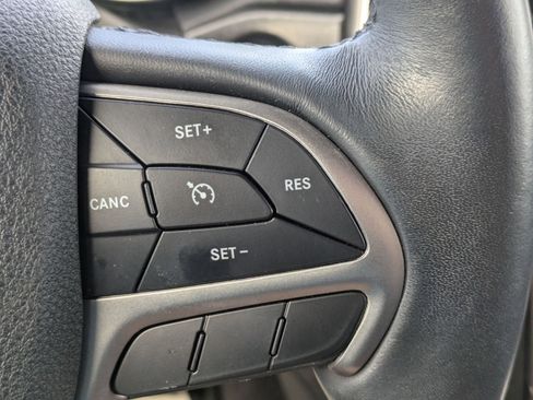 Used 2018 Jeep Grand Cherokee Limited image 32