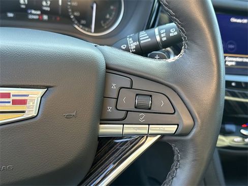 Used 2025 Cadillac XT6 Premium Luxury image 18