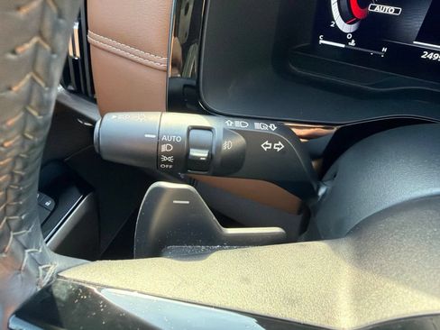 Used 2024 Nissan Pathfinder Platinum AWD/4WD image 29