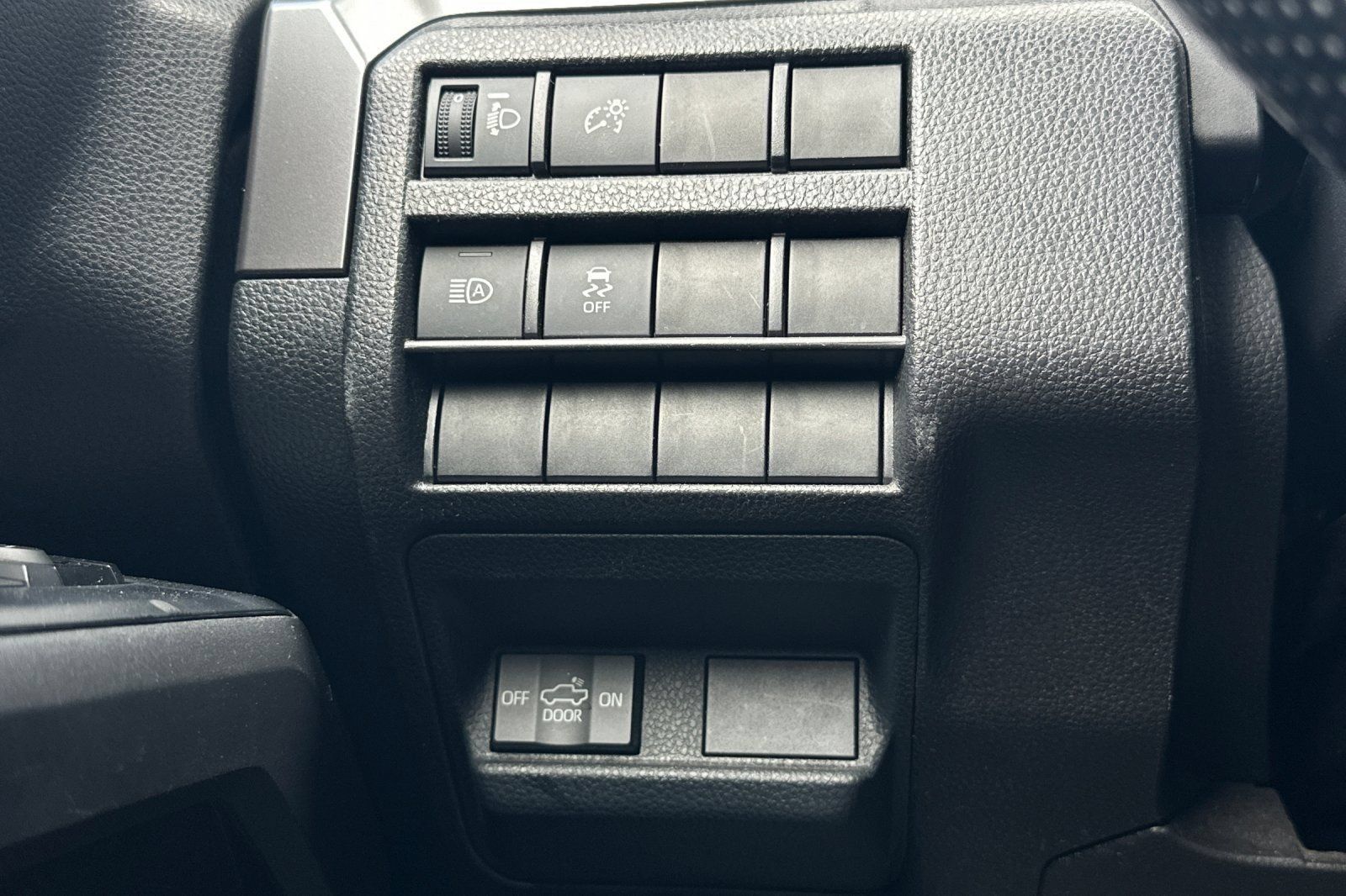 Used 2025 Toyota Tacoma SR5 AWD/4WD image 33