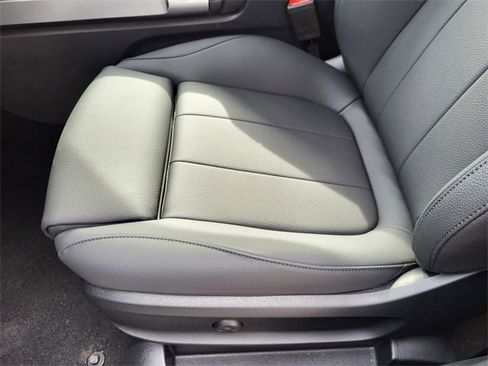 New 2025 Mercedes-Benz GLB 250 4MATIC image 13