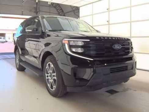 Used 2025 Ford Expedition Active image 4