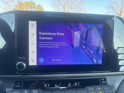 Used 2025 Toyota Camry SE image 31