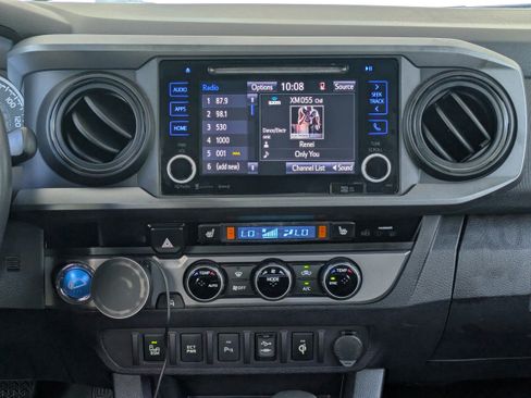 Used 2017 Toyota Tacoma TRD Sport w/ Premium & Technology Package RWD image 18