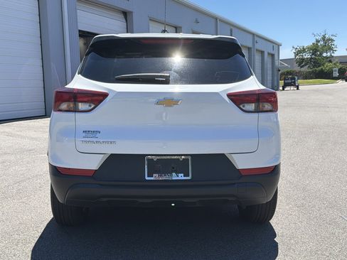 Used 2024 Chevrolet TrailBlazer LS w/ LS Convenience Package FWD image 11