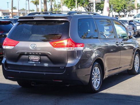 Used 2012 Toyota Sienna image 4