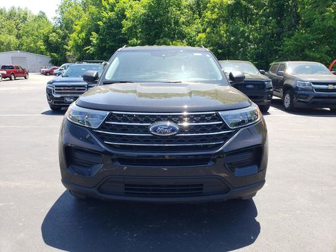 Used 2023 Ford Explorer XLT AWD/4WD image 2