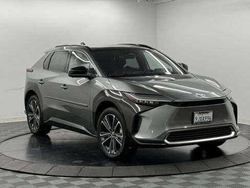 Used 2023 Toyota bZ4X Limited image 5