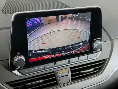 New 2025 Nissan Altima 2.5 SR image 9