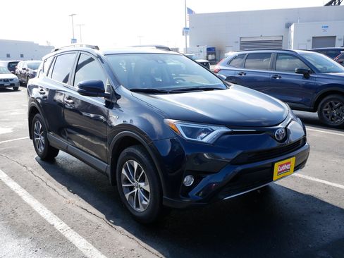 Used 2018 Toyota RAV4 XLE w/ Carpet Mat Package image 3