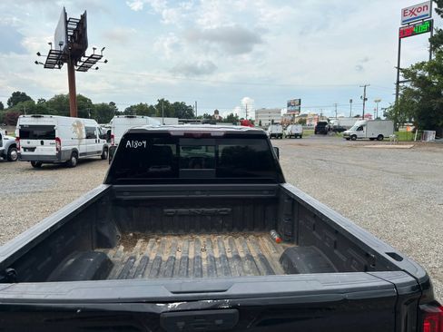 Used 2022 GMC Sierra 3500 Denali w/ Denali Black Diamond Edition AWD/4WD image 16