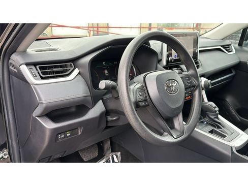 Certified 2025 Toyota RAV4 XLE FWD image 22