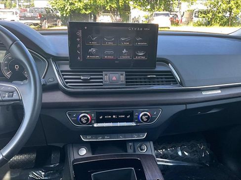 Used 2021 Audi Q5 e Premium Plus w/ Premium Plus Package AWD/4WD image 8