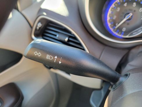 Used 2021 Chrysler Voyager LX image 14