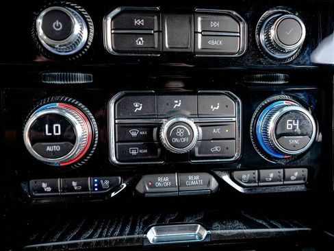 Used 2023 GMC Yukon Denali AWD/4WD image 34