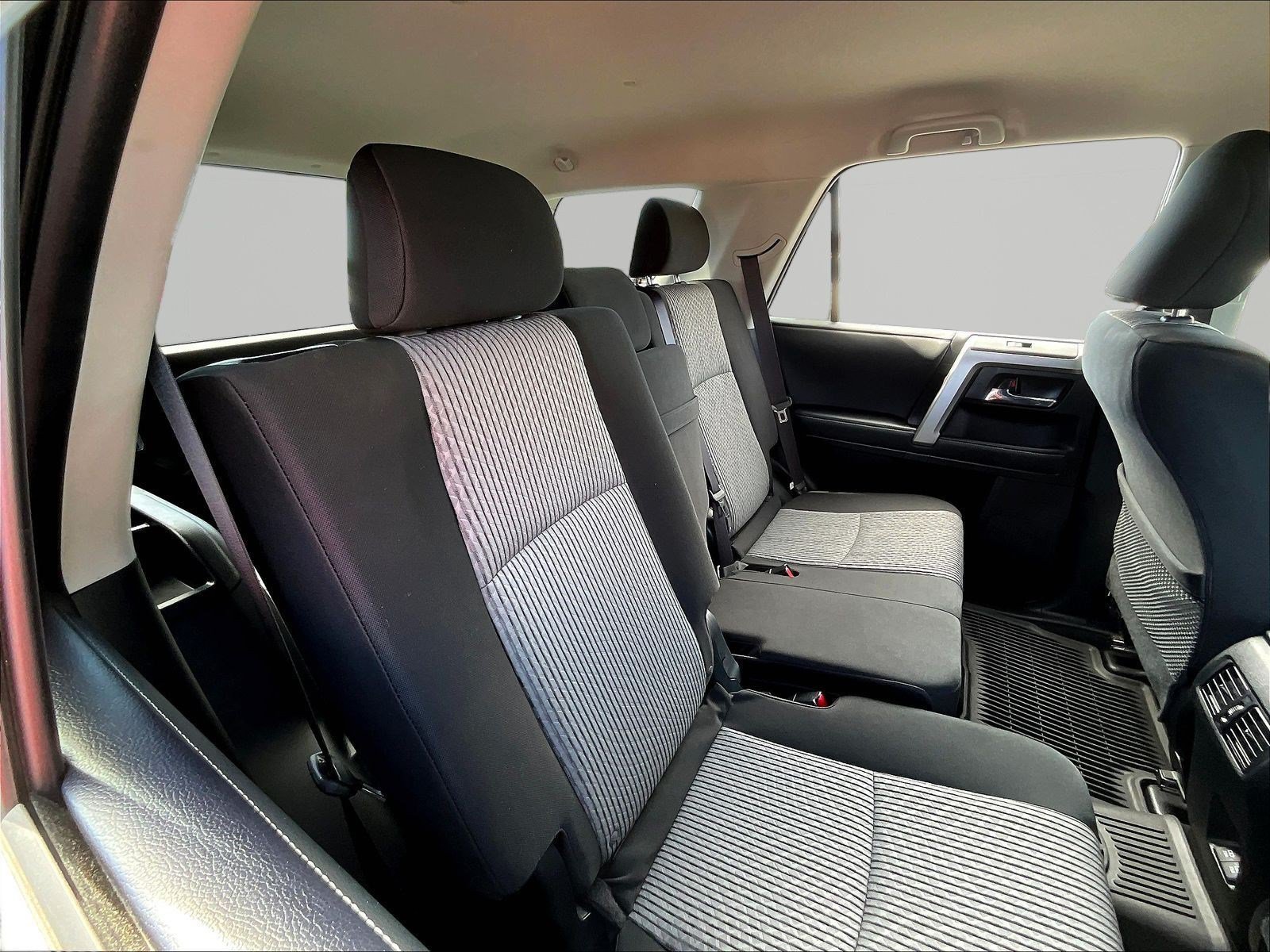 Used 2020 Toyota 4Runner SR5 AWD/4WD image 25