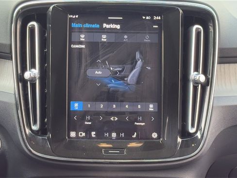 Certified 2025 Volvo XC40 B5 Plus image 12