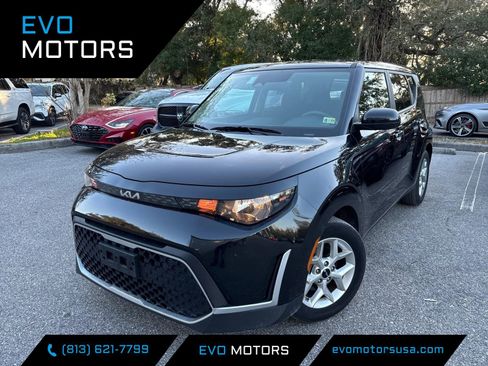 Used 2025 Kia Soul LX w/ LX Technology Package FWD image 1