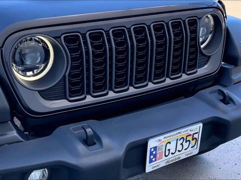 Used 2025 Jeep Wrangler Sport AWD/4WD image 33