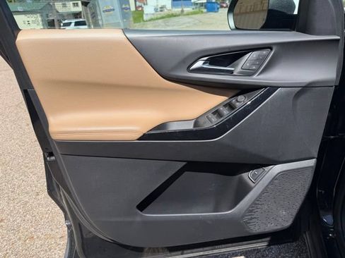 Used 2025 Chevrolet Equinox ACTIV w/ Safety and Technology Package FWD image 50
