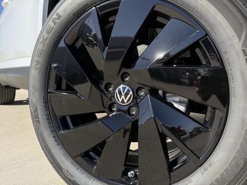 New 2026 Volkswagen Atlas SE image 9