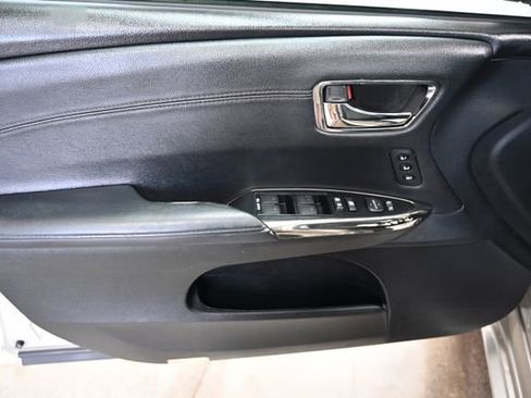 Used 2013 Toyota Avalon Limited FWD image 27