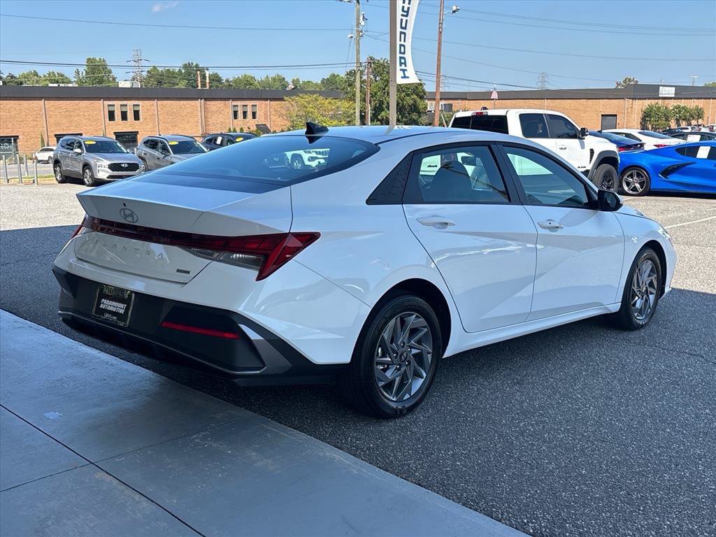 Used 2025 Hyundai Elantra Hybrid FWD image 26