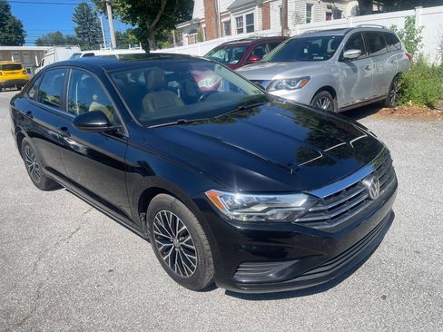 Used 2019 Volkswagen Jetta SE w/ Cold Weather Package FWD image 4